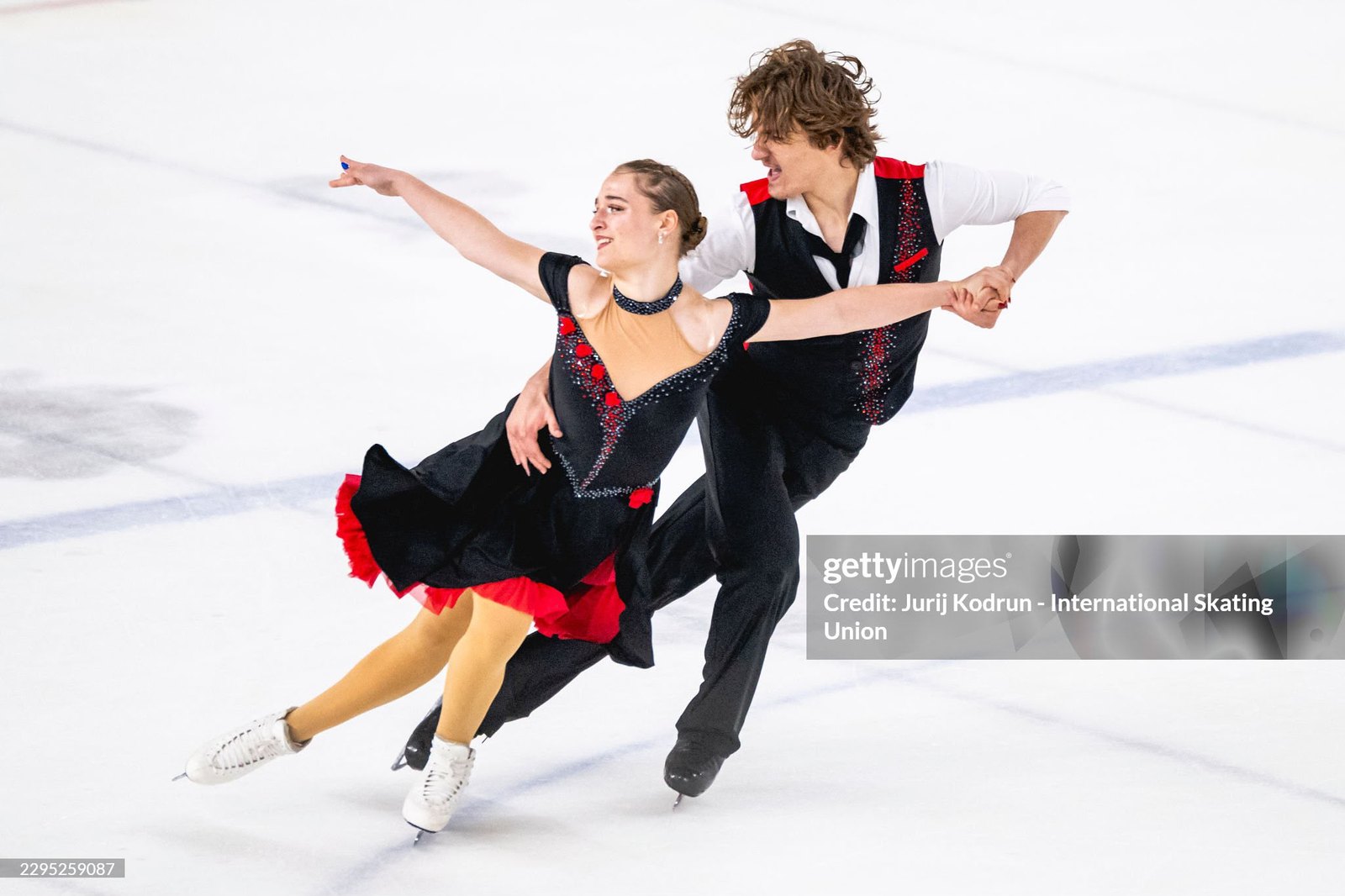 Enikö und Zoard Kobor beim ISU Junior Grand Prix in Ankara 2026